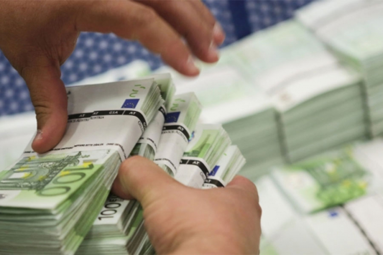 Depozitat e qytetareve te Kosoves vazhdojne rritjen, arrijne 6.26 mld euro